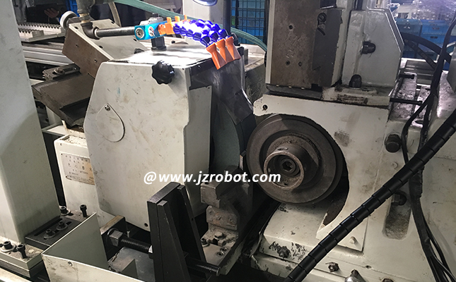 無心磨床臺階磨帶機械手